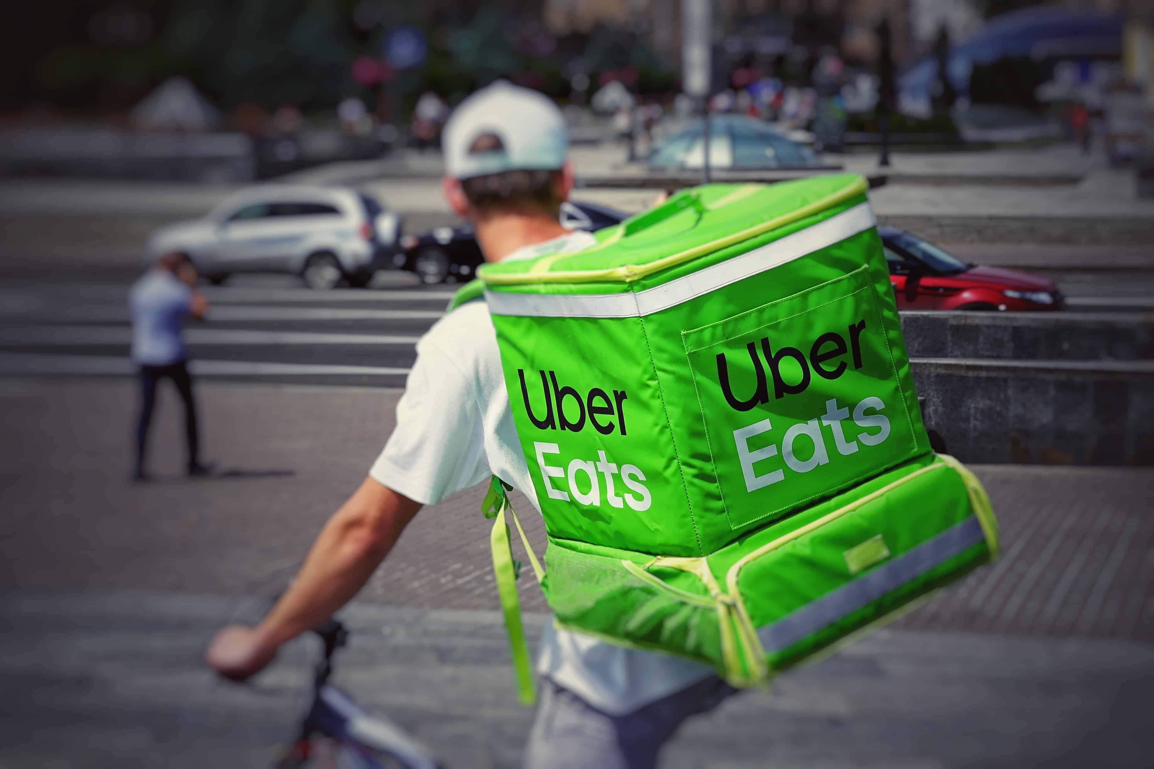 man-wearing-Uber-Eats-backpack-for-food-delivery