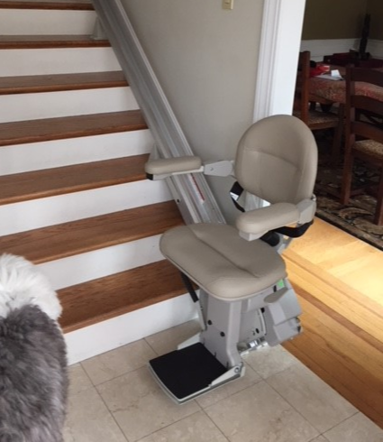 stair lift at bottom landing of staircase
