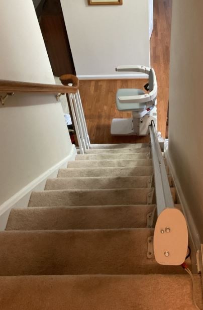 Bruno Elan stairlift at bottom of staircase in Baltimore home